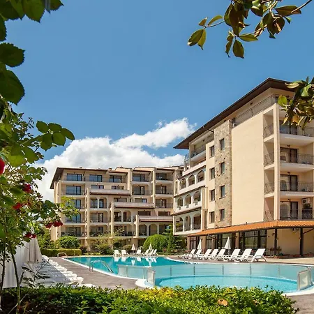 アパートホテル Tourist Complex Rose Village 2*