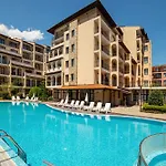Tourist Complex Rose Village アパートホテル