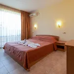 Tourist Complex Rose Village アパートホテル 3*