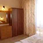 アパートホテル Tourist Complex Rose Village
