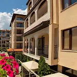 アパートホテル Tourist Complex Rose Village