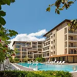 アパートホテル Tourist Complex Rose Village 3*