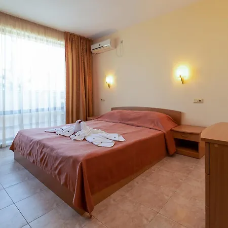 Tourist Complex Rose Village מלון דירות 2*