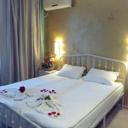 מלון דירות Tourist Complex Rose Village 2*
