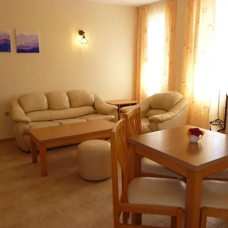 מלון דירות Tourist Complex Rose Village סאני ביץ'