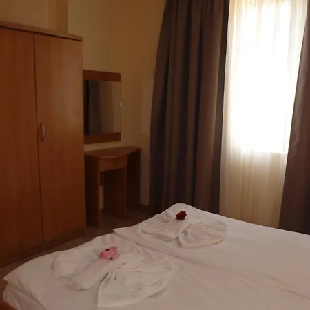 Tourist Complex Rose Village מלון דירות 2*