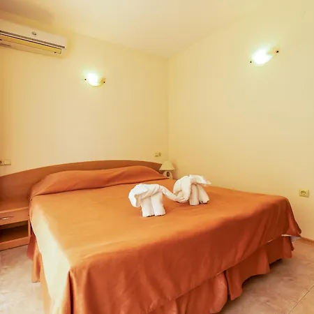 Tourist Complex Rose Village Lägenhetshotell Slăntjev Brjag